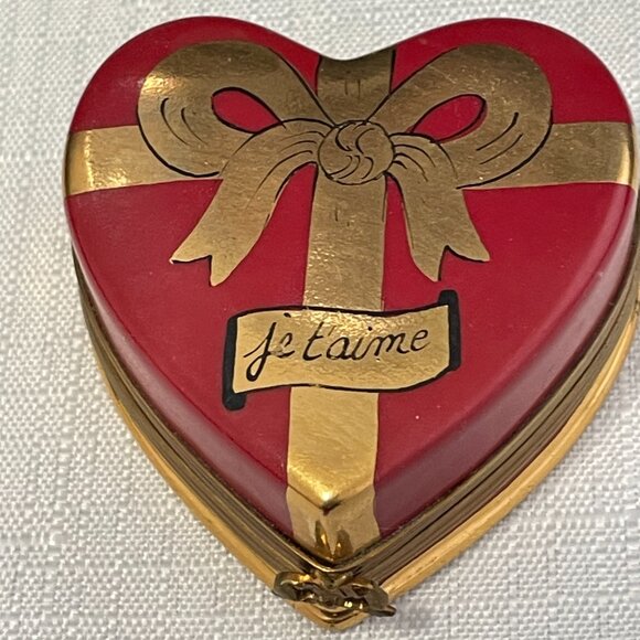Limoges "box of chocolates" trinket box with 3 ceramic truffles, Valentine's Day - Picture 2 of 8